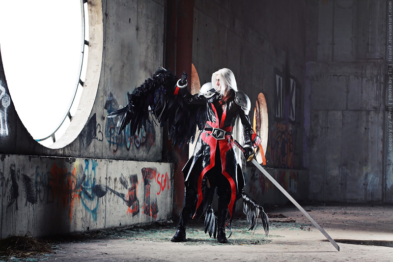 Illustration for article titled On Your Knees, I Want You To Beg for this Sephiroth Cosplay